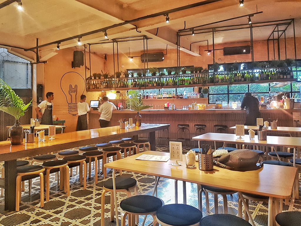 Suasana resto Mr. bitsy